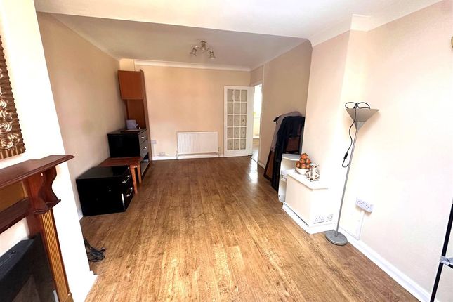 182, Hounslow Road, Feltham photo 5