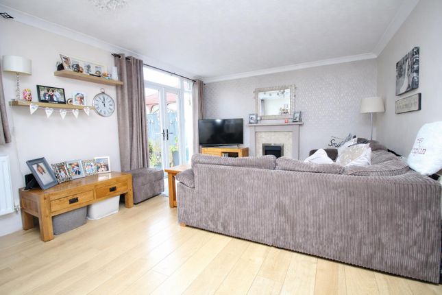 336, Toms Lane, Kings Langley photo 4