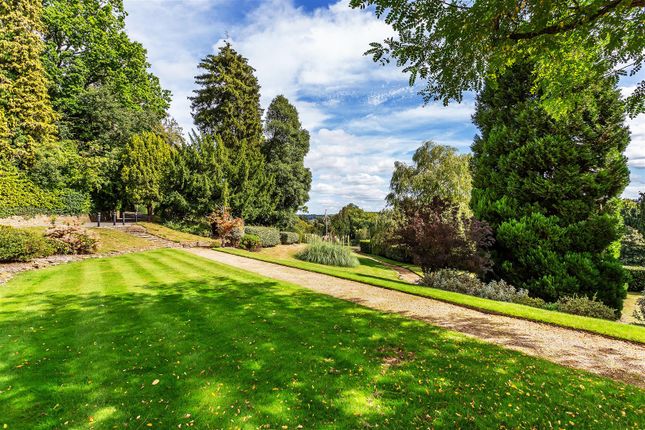 Apartment 9,, Snowdenham Hall, Bramley photo 4