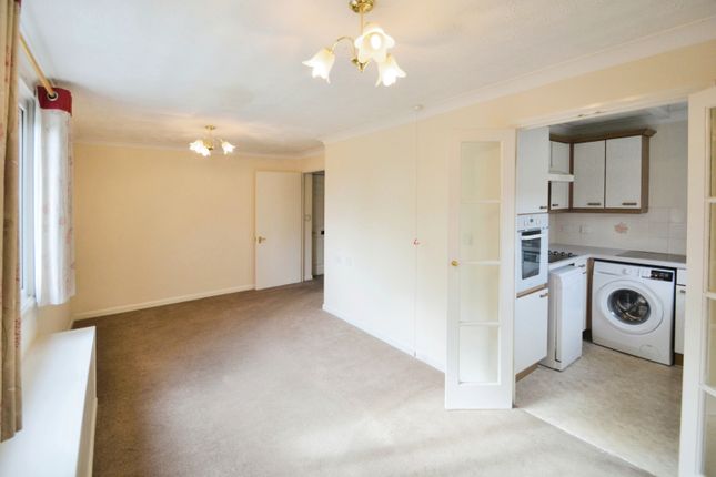 38 Lords Bridge Court, Mervyn Road, Shepperton photo 2