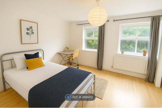 Top Floor Back Bedroom (En-Suite)