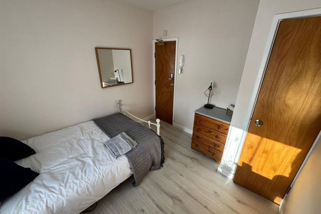 Ensuite 5, 28, Britannia Street, Coventry photo 4