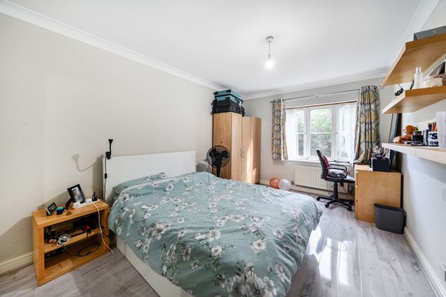 4 Amber House,, Honeypot Lane, Stanmore photo 4