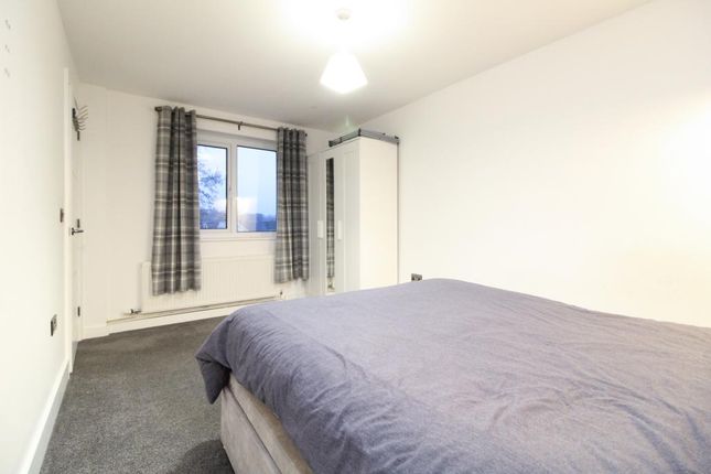 Claudeen Court, Simon Way, Southampton photo 3