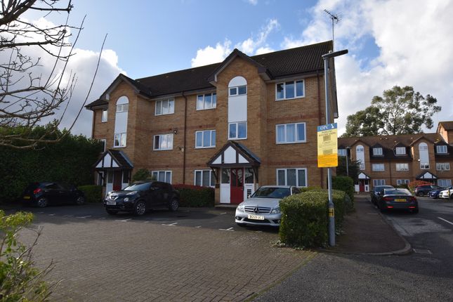 Flat for sale in Rochester Drive, Watford