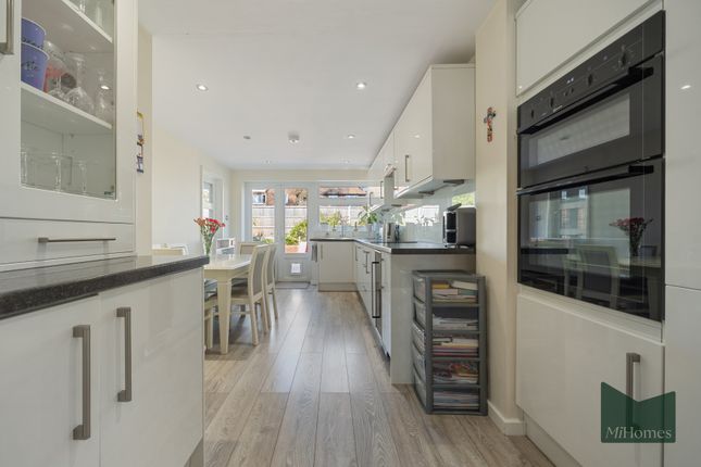 7, The Spinney, Potters Bar photo 2