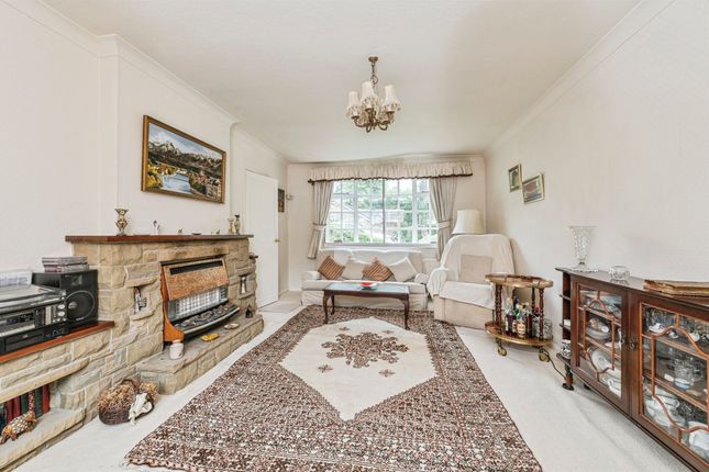6, Holmeside Close, Huddersfield photo 2