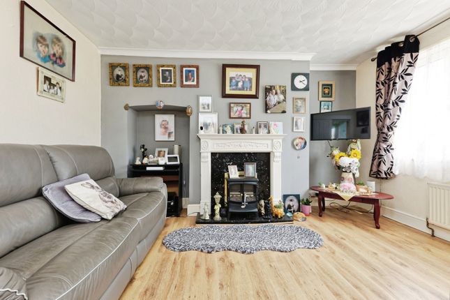 13, Sheldon Close, Kent photo 4