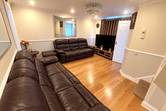 26, Deverills Way, Slough photo 5