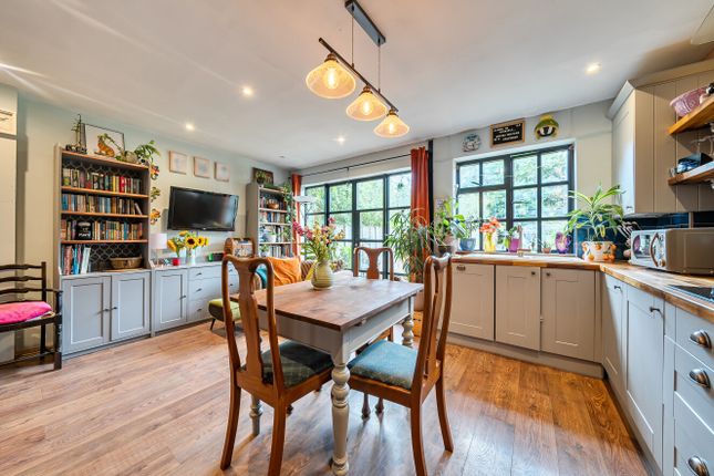 31, Oliver Crescent, Kent photo 2