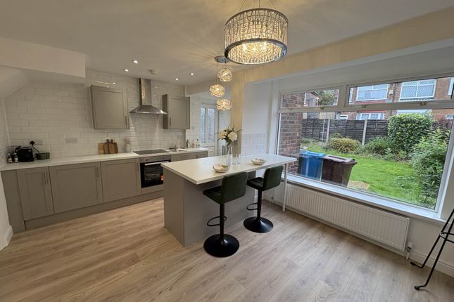 43, Atherley Grove, Oldham photo 3