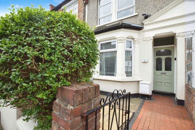 Terraced house to rent in Crumpsall Street, London