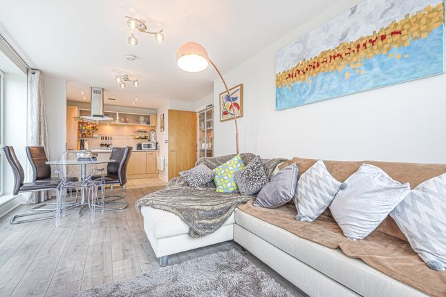 14 Oyster Wharf,, Lombard Road, London photo 4