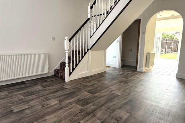23a, Bramcote Avenue, Surrey photo 3
