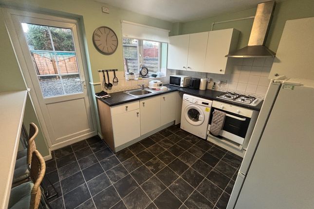 25, Maxey Close, SWINDON photo 3