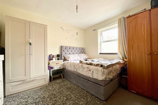 20 Rosevale Court St. Johns Road, Scarborough photo 3
