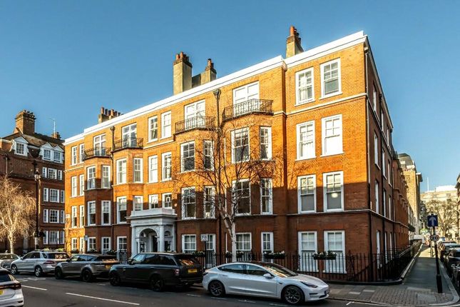 Flat to rent in Bryanston Mansions, York Street, Marylebone, London