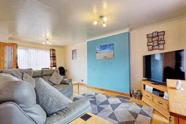 115, Codenham Green, Basildon photo 2