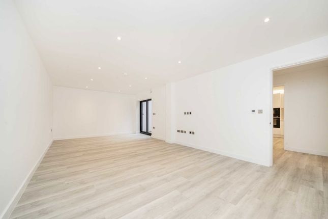 Thumbnail Property for sale in East Road, London