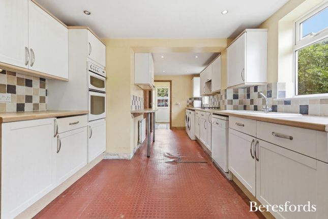 25, St. Michaels Drive, Chelmsford photo 4