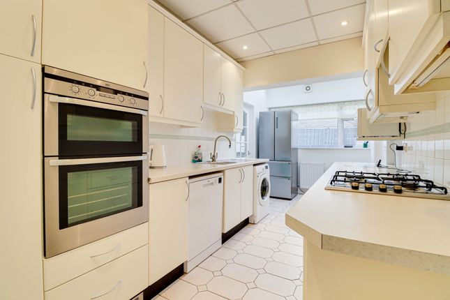 12, Pigeonwick, Harpenden photo 3