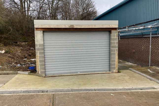Industrial to let in Lock Up Unit, Wide Lane, Morley, West Yorkshire