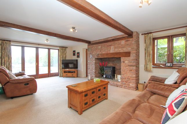 Wayside Cottage, Old Gloucester Road, Winterbourne photo 4