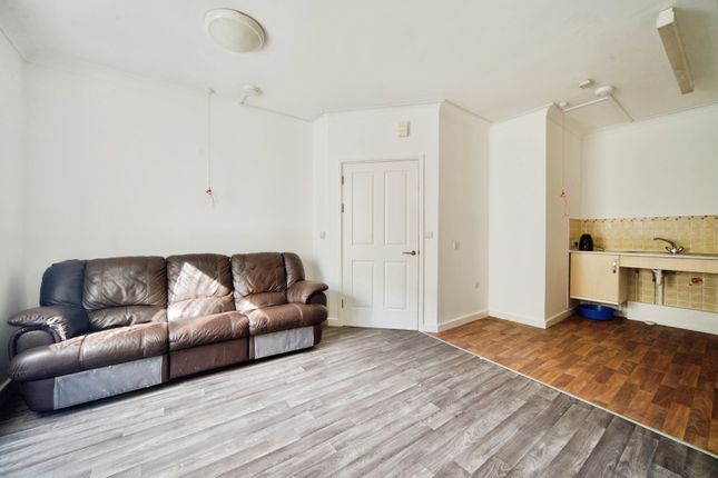 Flat 1, Hedgerow Court, 27, Nelson Street, London photo 3