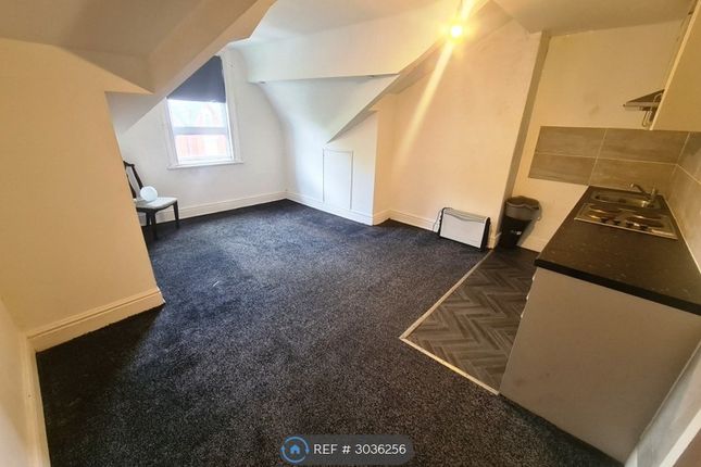 Flat, Bromwich St, Bolton photo 3