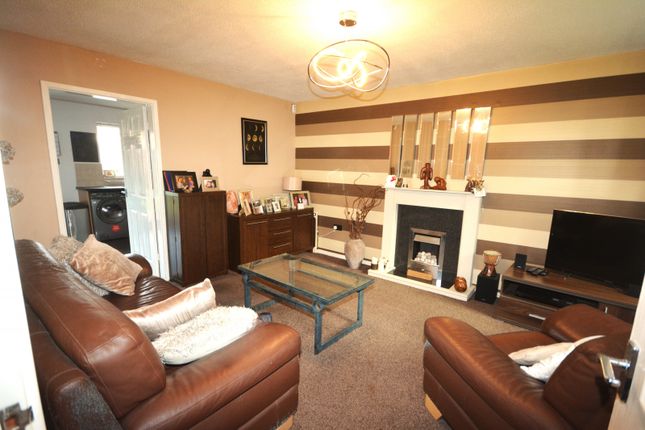 16 Sandybrook Drive, Manchester photo 2