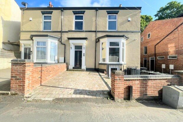 Town house to rent in Hurworth Road, Darlington