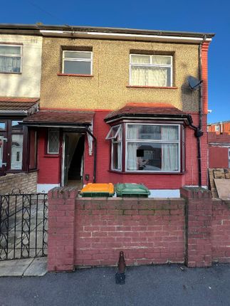Thumbnail End terrace house to rent in Kempton Rd, East Ham