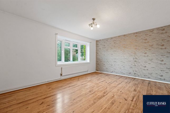 33, Buckingham Avenue, Middlesex photo 3