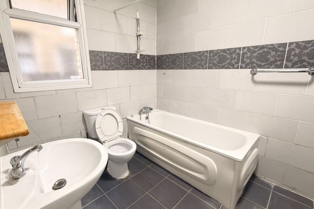 136 Harold Road, LONDON photo 4