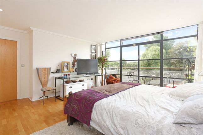 Flat to rent in Point Wharf Lane, Brentford