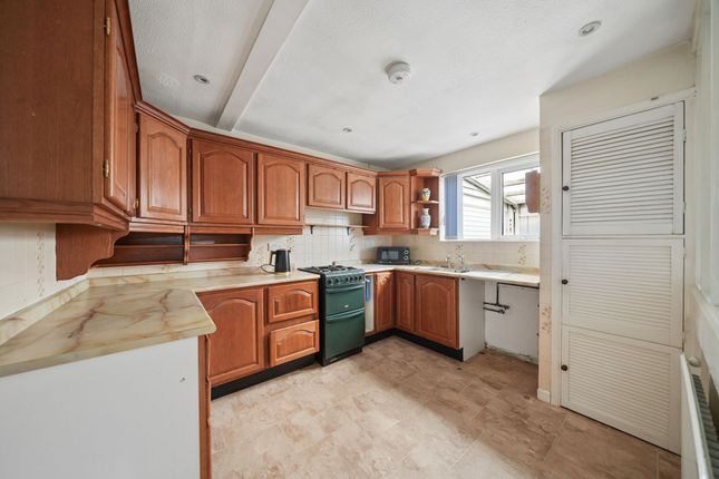 43 Blenheim Drive, Witney photo 4