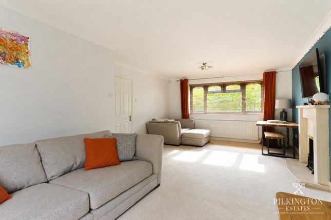 9 Deacon Drive, Saltash, Cornwall photo 4