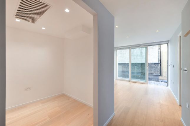 Flat for sale in Borough Mansions, Borough High Street, London