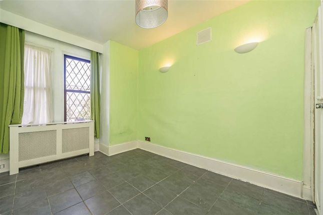 21A, Woodlands Street, London photo 3