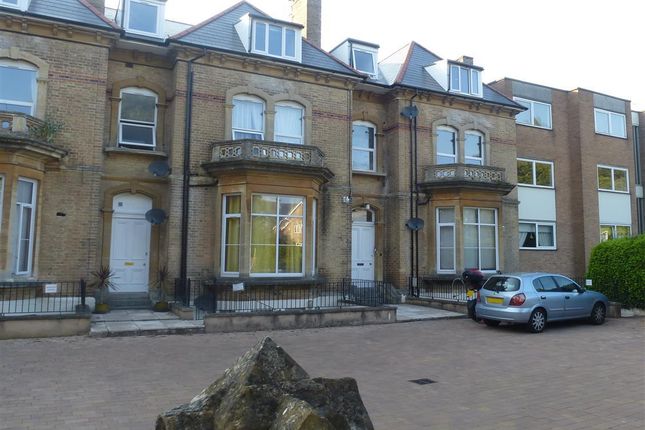 Flat to rent in Trull Road, Taunton