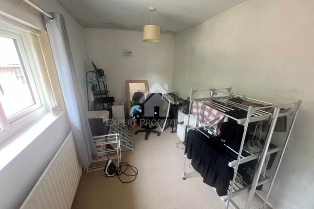 17, Bowden Wood Avenue, Sheffield photo 5
