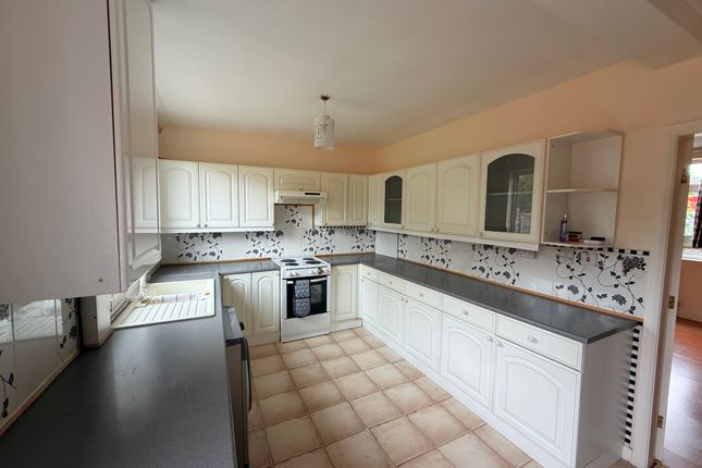 28, ALTRINCHAM photo 5