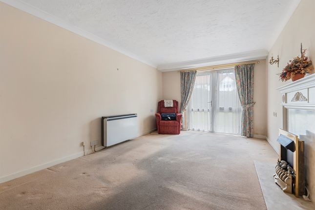 Flat 8, St Elizabeths Court, Mayfield Avenue, London photo 3