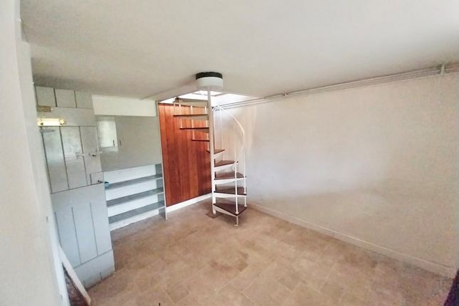 34, Walsall photo 5