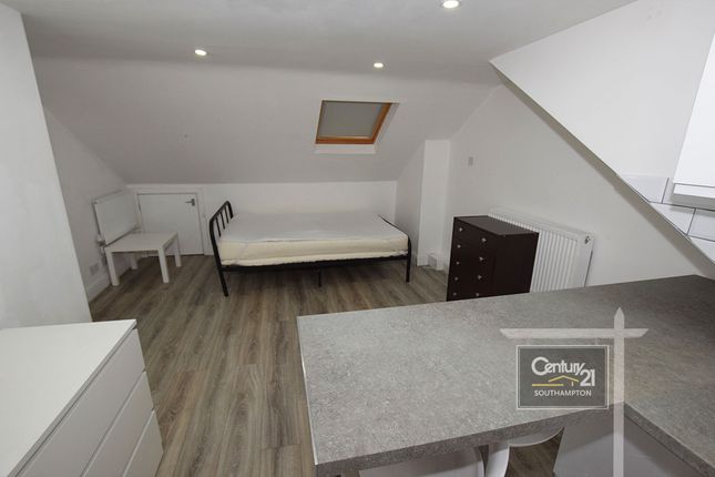 Studio to rent in |Ref: R153455|, High Road, Southampton