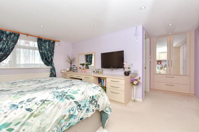 74, Cedar Road, Canterbury photo 3