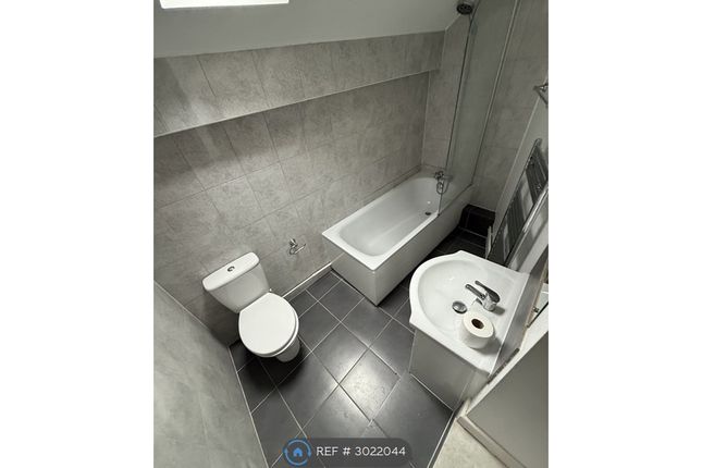Flat, Hill St, Stoke-On-Trent photo 2