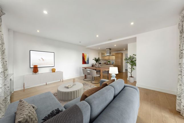 46 Chamberlain Court, Silwood Street, London photo 3