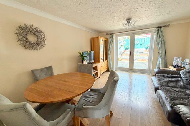 3, Byron Way, Swansea photo 3