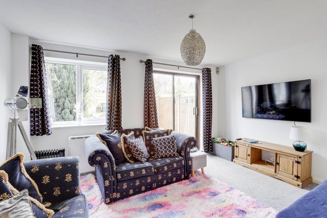 24 Lindale Close, Nottingham photo 2
